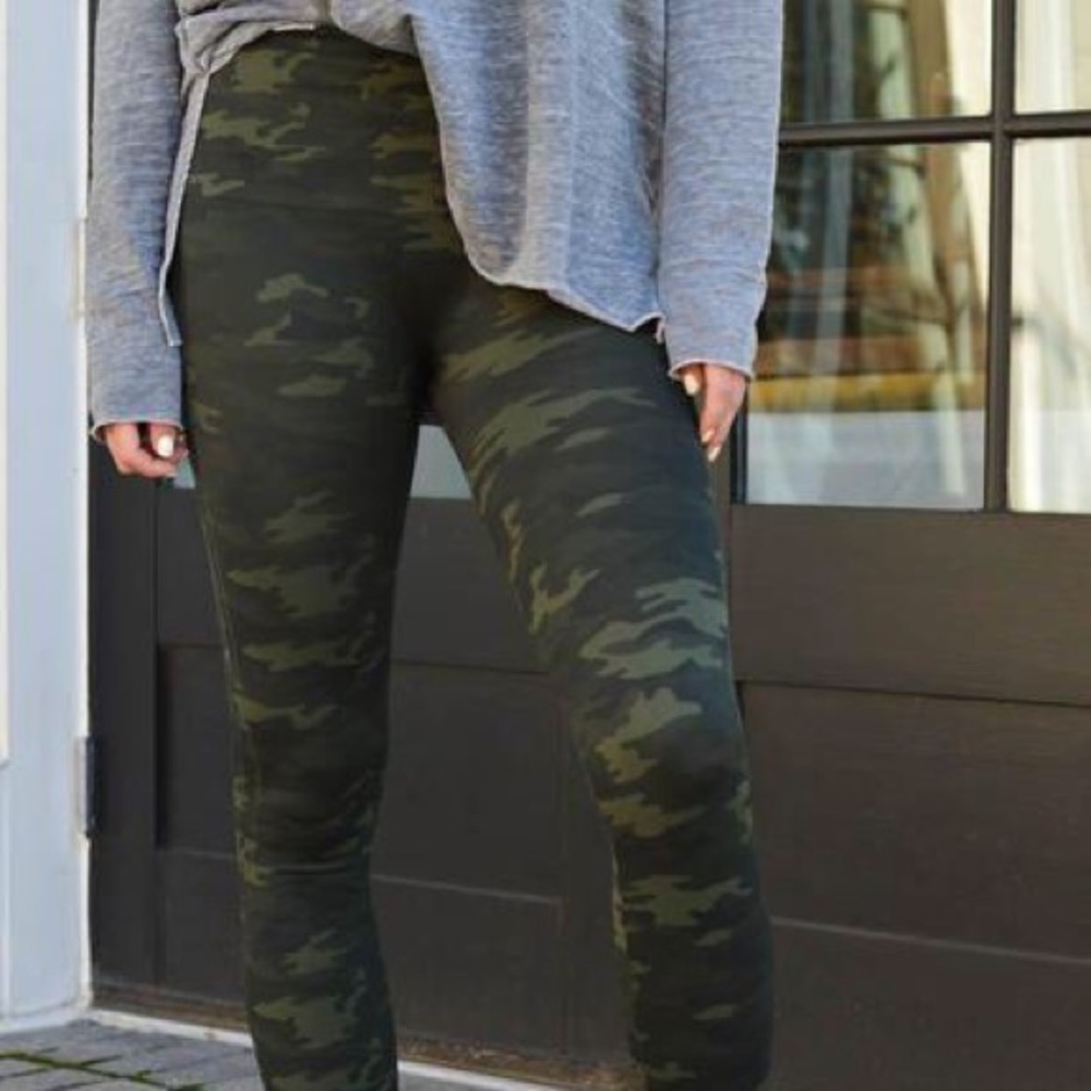 Green Camo Spanx Leggings Size Small